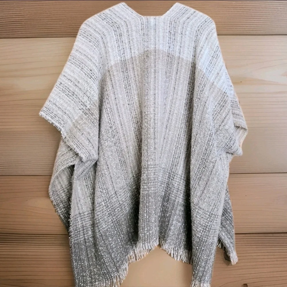 Cejon Graduated Neutral Knit Poncho  Cozy Quiet Luxury Fringed Southwest Boho - Picture 4 of 7